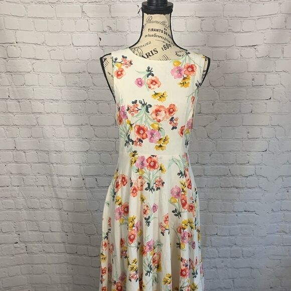 Forever 21 Dresses & Skirts - Forever 21 Floral MIDI Dress size medium